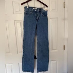 Abercrombie & Fitch High Rise 90s Relaxed Jean
26 LONG
